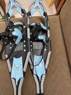 Redfeather Pace Women's Snowshoes in Light Blue & Black